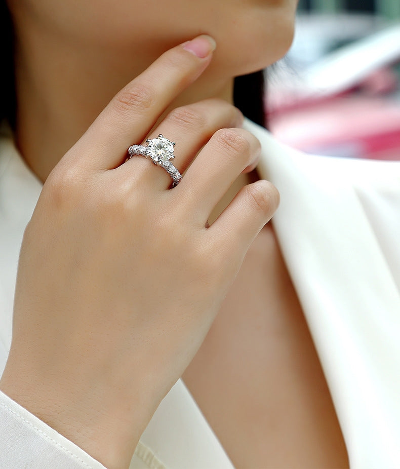 S925 Sterling Silver Luxuriously Set Light Luxury Moissanite Ring