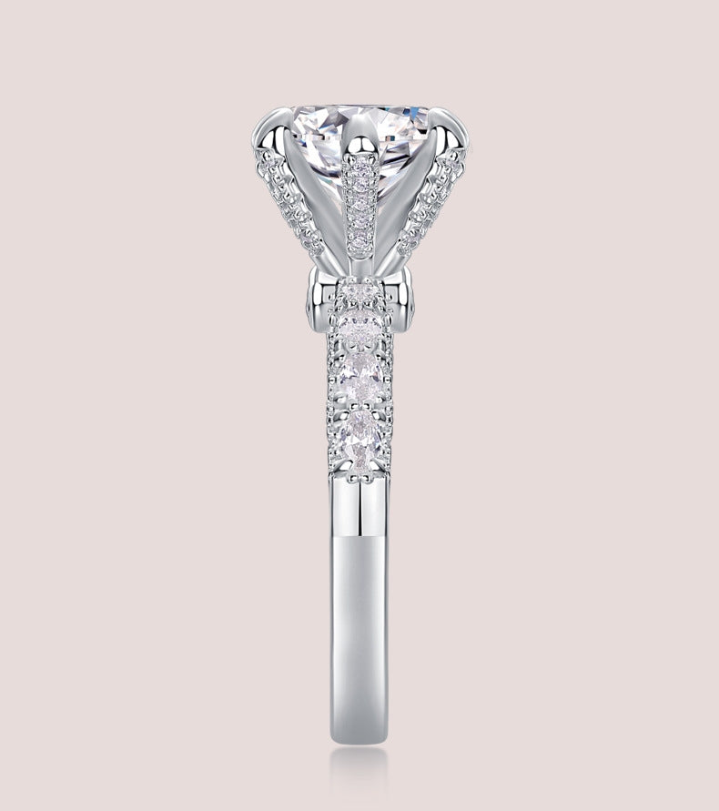 S925 Sterling Silver Luxuriously Set Light Luxury Moissanite Ring