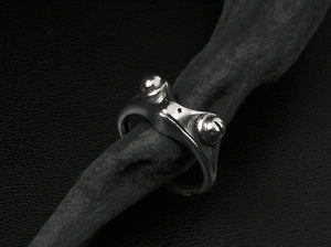 Men's unique frog sterling silver ring